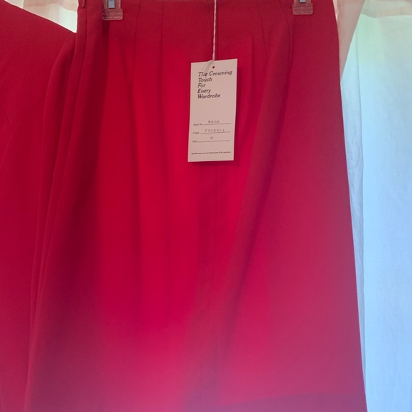 Versei Pageant Suit - Picture 3 of 3